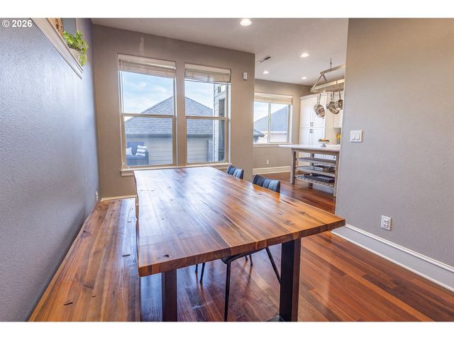 17323 Sw MONTAGUE Way, Portland, OR 97224