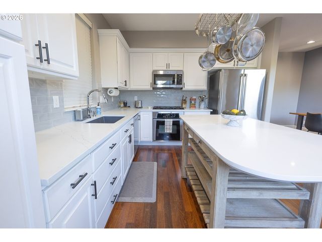 17323 Sw MONTAGUE Way, Portland, OR 97224