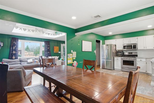 14 Narcissus Road, Rocky Point, NY 11778