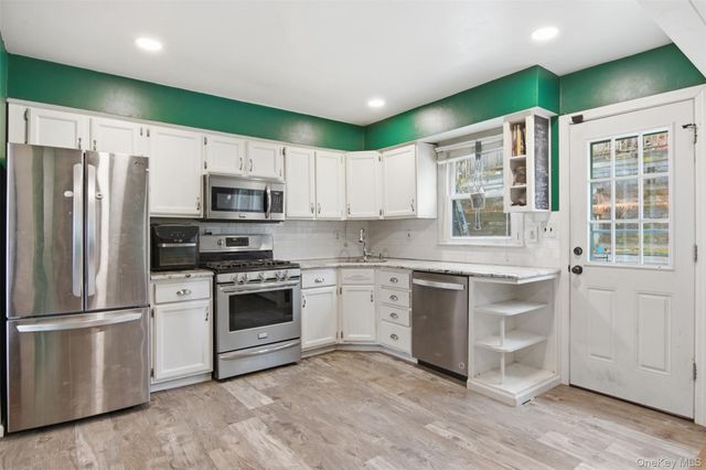 14 Narcissus Road, Rocky Point, NY 11778