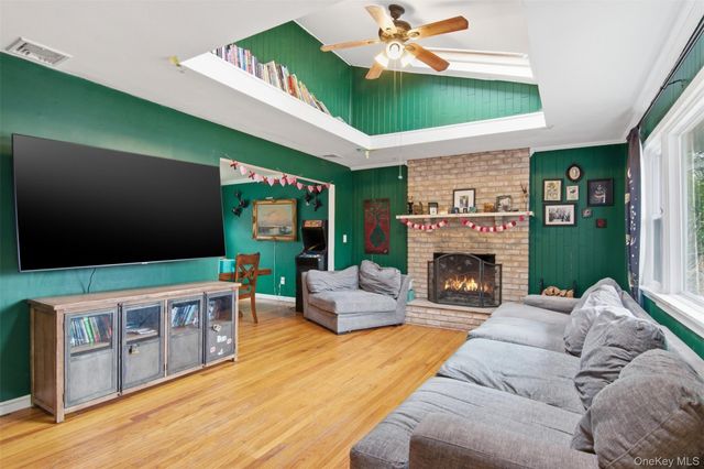 14 Narcissus Road, Rocky Point, NY 11778