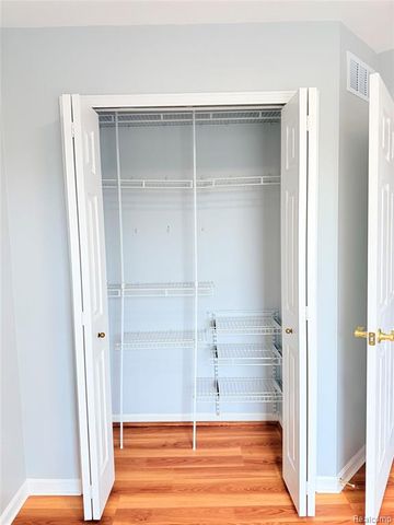 29490 Hunter St, Brownstown, MI 48183