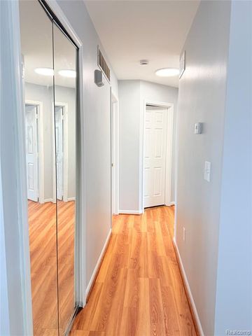 29490 Hunter St, Brownstown, MI 48183