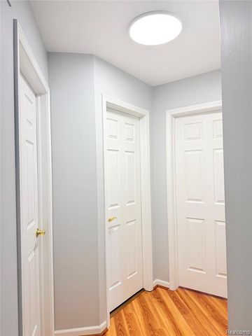 29490 Hunter St, Brownstown, MI 48183