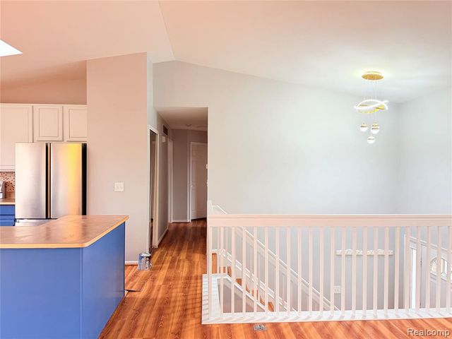 29490 Hunter St, Brownstown, MI 48183