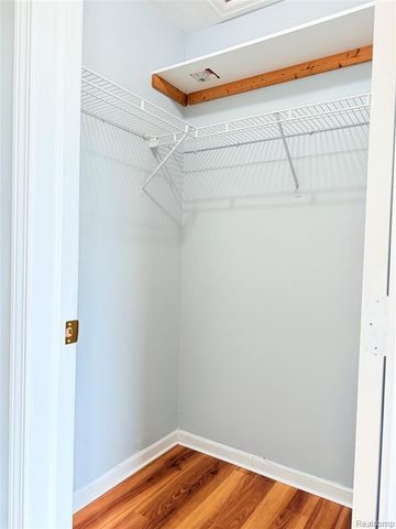 29490 Hunter St, Brownstown, MI 48183