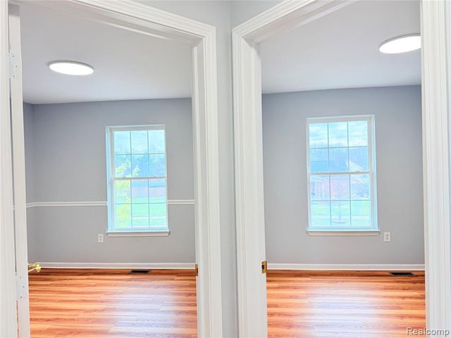 29490 Hunter St, Brownstown, MI 48183