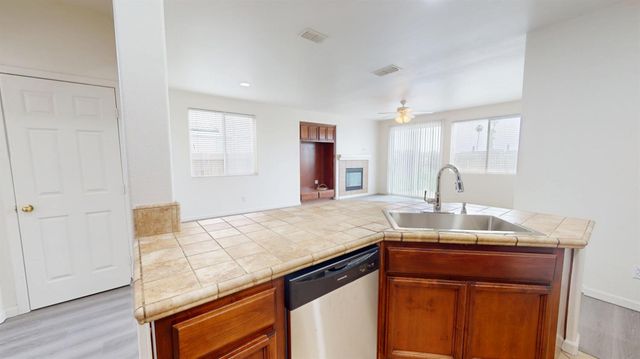 2555 S Lind, Fresno, CA 93725