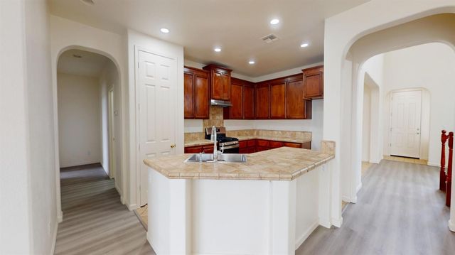 2555 S Lind, Fresno, CA 93725