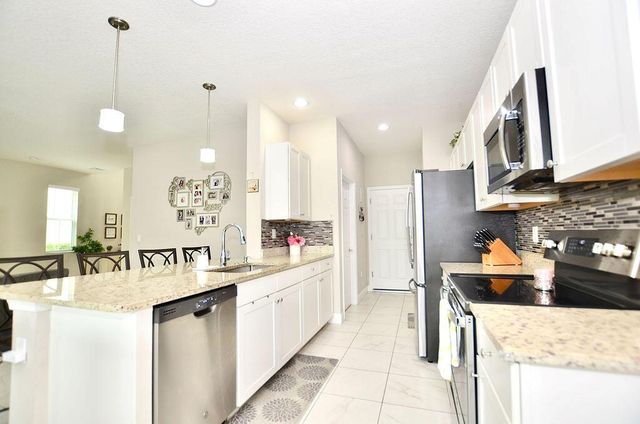 1945 NW Cataluna Circle, Port St. Lucie, FL 34986
