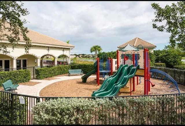 1945 NW Cataluna Circle, Port St. Lucie, FL 34986