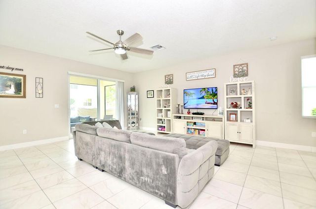 1945 NW Cataluna Circle, Port St. Lucie, FL 34986