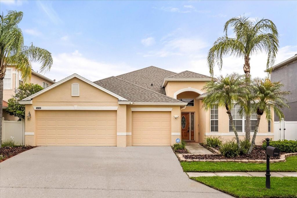 Image 2 of property listing at 14749 BRUNSWOOD WAY, Orlando, FL 32824