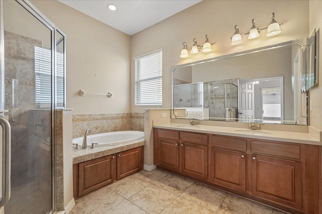 Image 11 of property listing at 14749 BRUNSWOOD WAY, Orlando, FL 32824