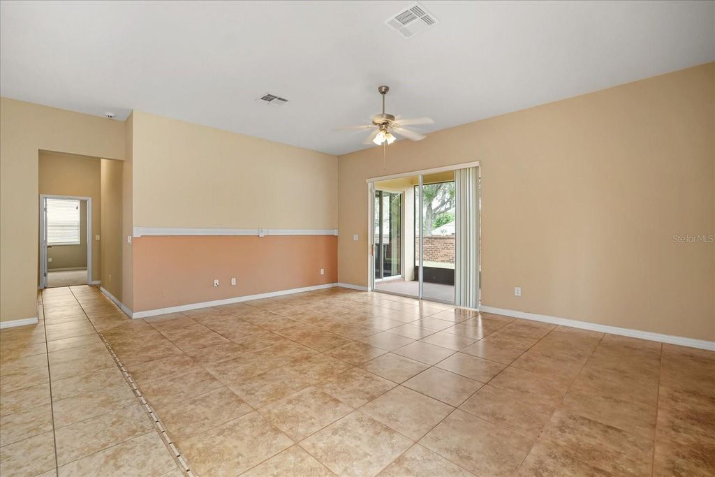 Image 4 of property listing at 14749 BRUNSWOOD WAY, Orlando, FL 32824