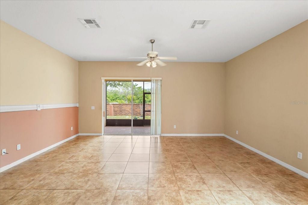 Image 5 of property listing at 14749 BRUNSWOOD WAY, Orlando, FL 32824