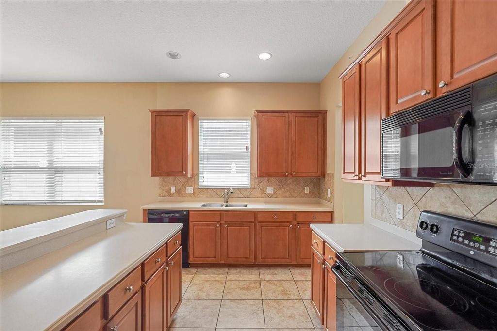 Image 8 of property listing at 14749 BRUNSWOOD WAY, Orlando, FL 32824