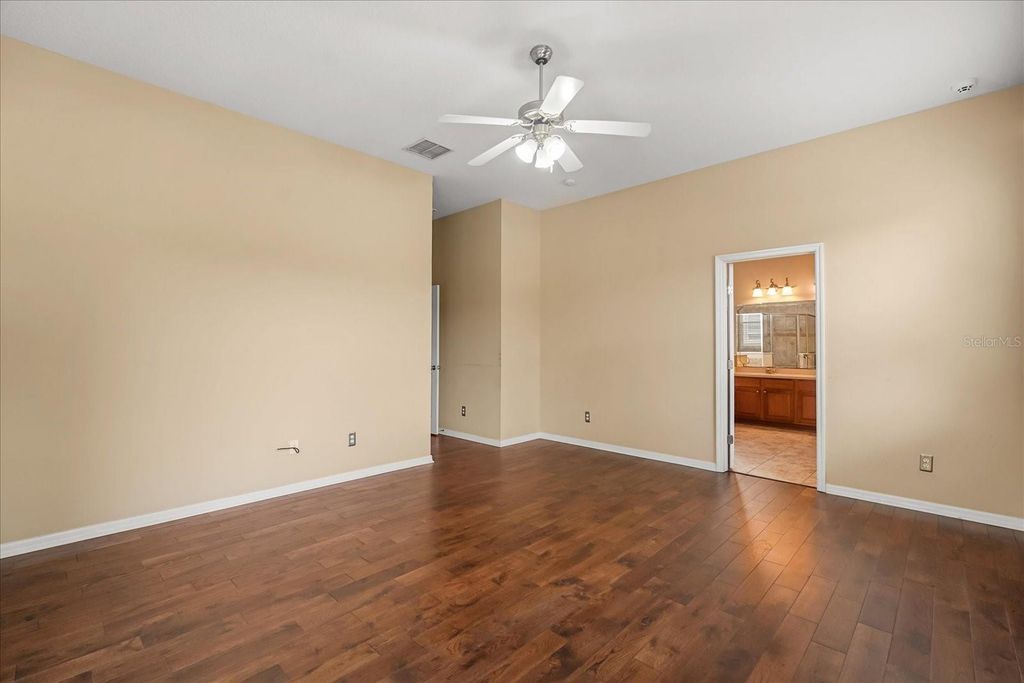 Image 10 of property listing at 14749 BRUNSWOOD WAY, Orlando, FL 32824