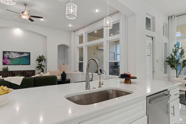 4051 Wood Crk, San Antonio, TX 78257
