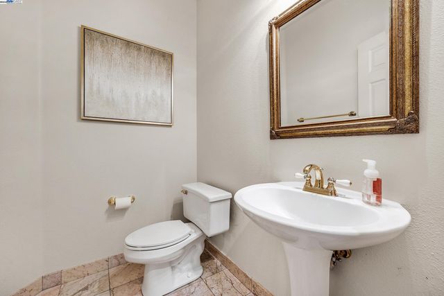 15 Creekside Dr, San Ramon, CA 94583