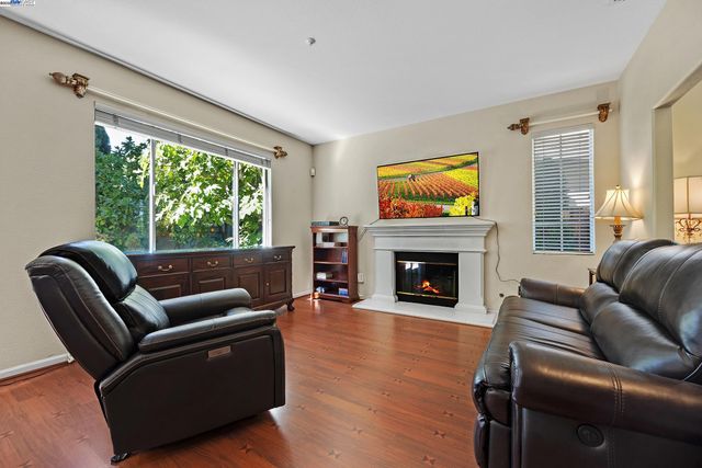 15 Creekside Dr, San Ramon, CA 94583