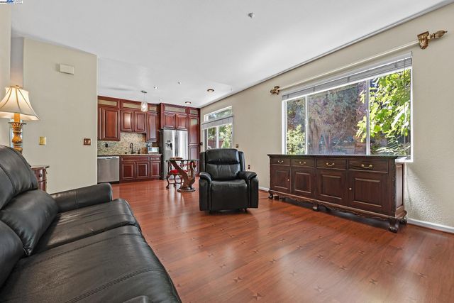 15 Creekside Dr, San Ramon, CA 94583