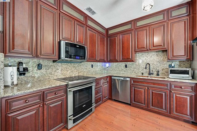 15 Creekside Dr, San Ramon, CA 94583