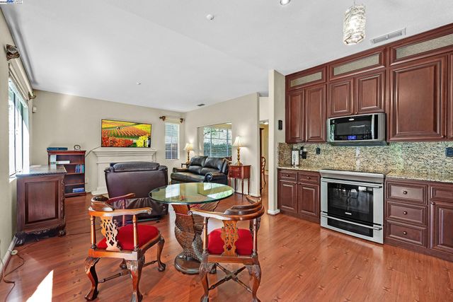 15 Creekside Dr, San Ramon, CA 94583