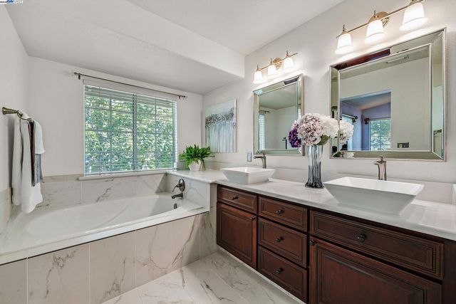 15 Creekside Dr, San Ramon, CA 94583