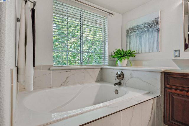 15 Creekside Dr, San Ramon, CA 94583