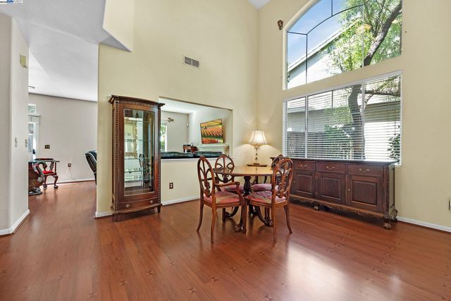 15 Creekside Dr, San Ramon, CA 94583