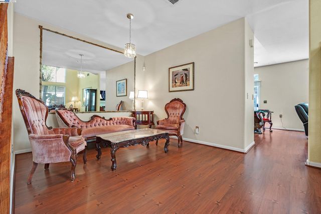 15 Creekside Dr, San Ramon, CA 94583