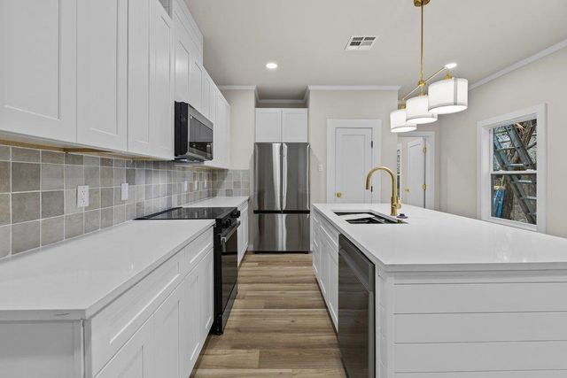 30 Wood Glen DR, Wimberley, TX 78676