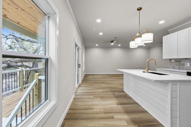 30 Wood Glen DR, Wimberley, TX 78676