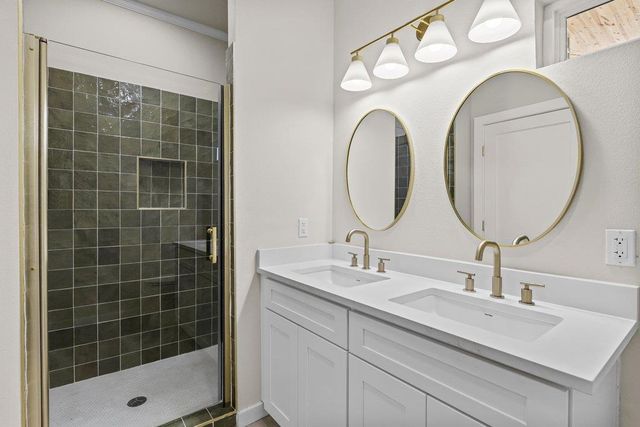 30 Wood Glen DR, Wimberley, TX 78676