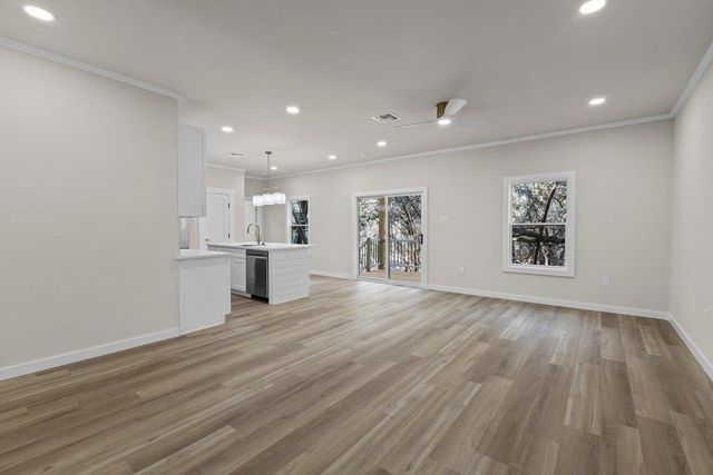 30 Wood Glen DR, Wimberley, TX 78676