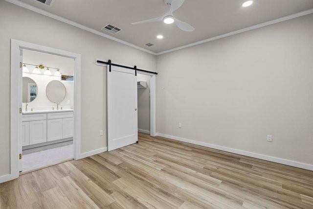 30 Wood Glen DR, Wimberley, TX 78676