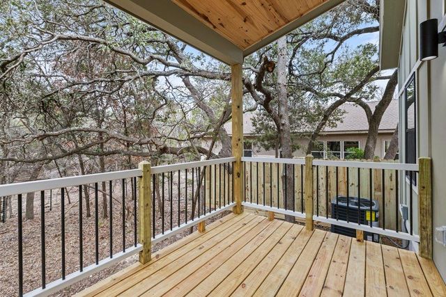 30 Wood Glen DR, Wimberley, TX 78676