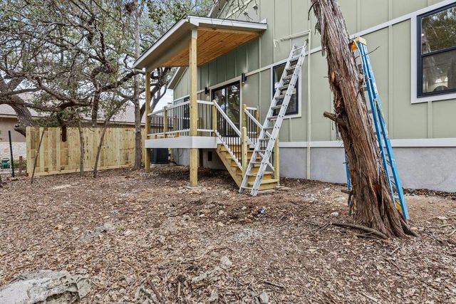 30 Wood Glen DR, Wimberley, TX 78676