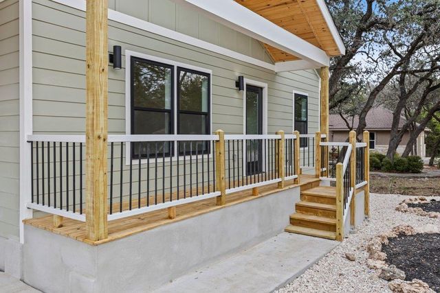 30 Wood Glen DR, Wimberley, TX 78676