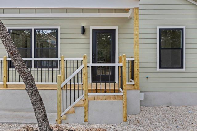 30 Wood Glen DR, Wimberley, TX 78676