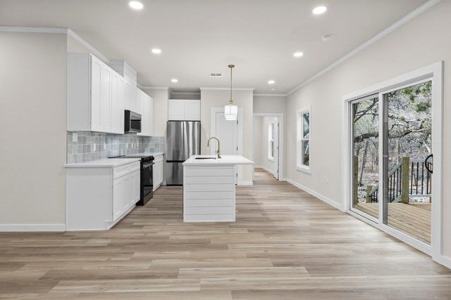 30 Wood Glen DR, Wimberley, TX 78676