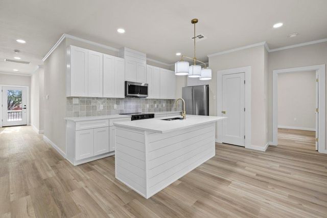 30 Wood Glen DR, Wimberley, TX 78676