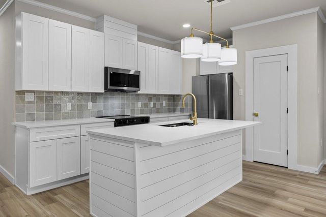 30 Wood Glen DR, Wimberley, TX 78676