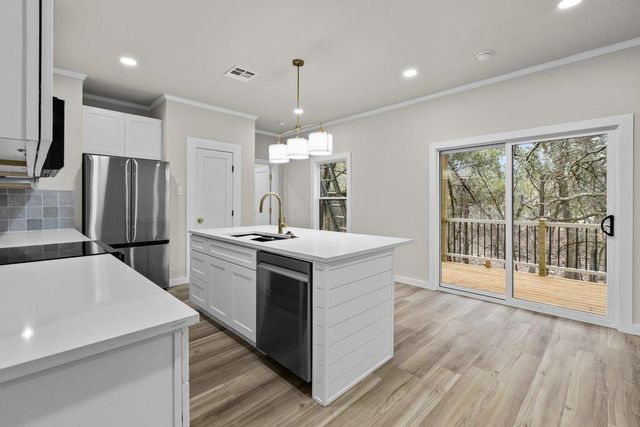 30 Wood Glen DR, Wimberley, TX 78676