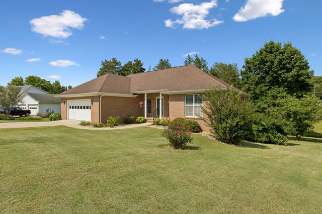 909 Greenview Dr, Fayetteville, TN 37334