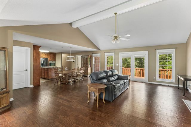 909 Greenview Dr, Fayetteville, TN 37334