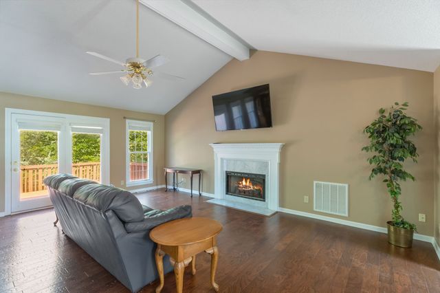 909 Greenview Dr, Fayetteville, TN 37334