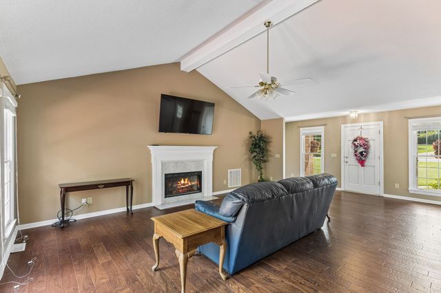 909 Greenview Dr, Fayetteville, TN 37334