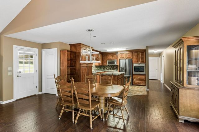909 Greenview Dr, Fayetteville, TN 37334